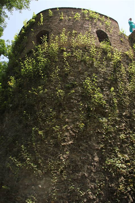 Iran tourist attractions: Roodkhan castle
