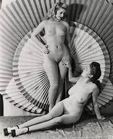 Two MILFS with big hips - Vintage Nude