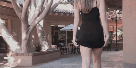 Juicy ass shaking while walk Ass Flash Pics, Bitch ...