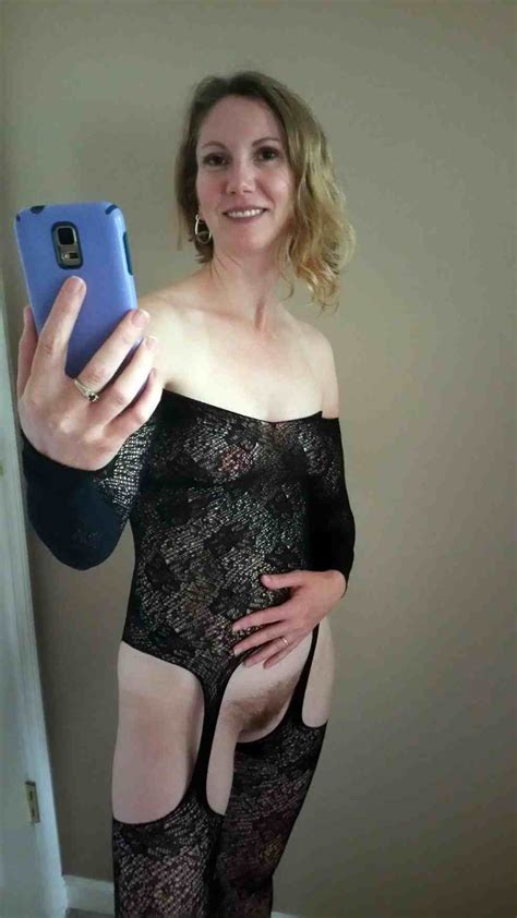 5 MILF Sexting Pics You Wish You Got On Your Phone ...